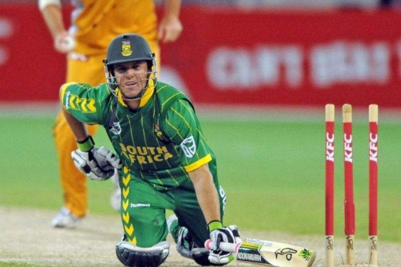 AB de Villiers suffered a painful blow against Shaun Tait.