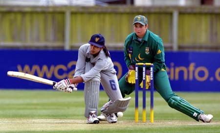 Rasanjali Silva in action in the 2000 ICC Women&#039;s World Cup