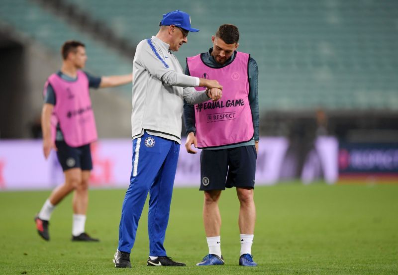 Maurizio Sarri giving instructions to Mateo Kovacic before the 2019 Europa League Final