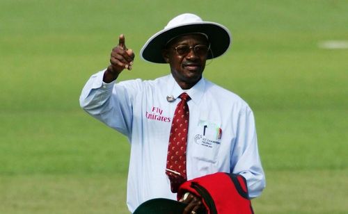 Reputed umpire Steve Bucknor has made a few controversial decisions during his umpiring career.