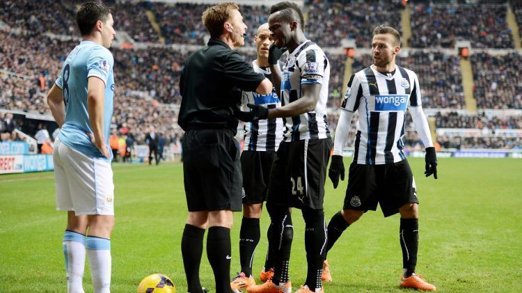 Cheick Tiote could not believe his goal was disallowed against Manchester City