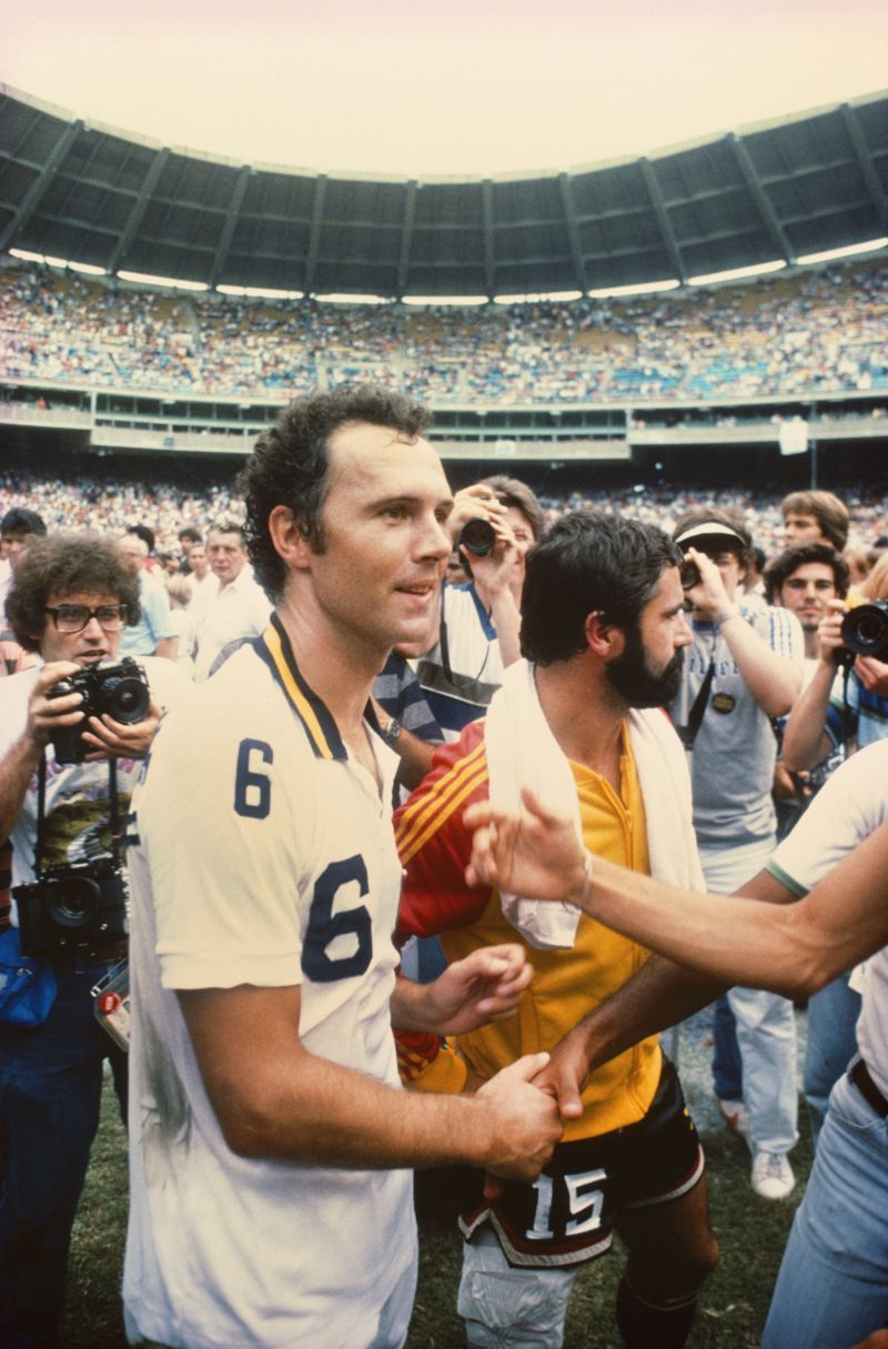 Franz Beckenbauer won the 1981-82 Bundesliga title with Hamburger SV. 