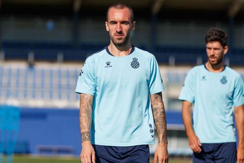 RCD Espanyol players, including midfielder Sergi Darder, pictured as they resumed group training