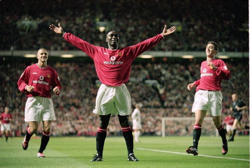 Andrew Cole playing for Manchester United in the Premier League.