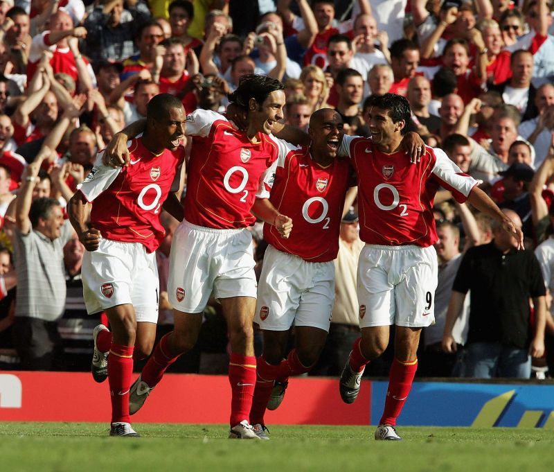 Arsenal&#039;s Invincibles side in action