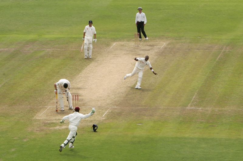 Dwayne Bravo rejoices after a fortuitous dismissal