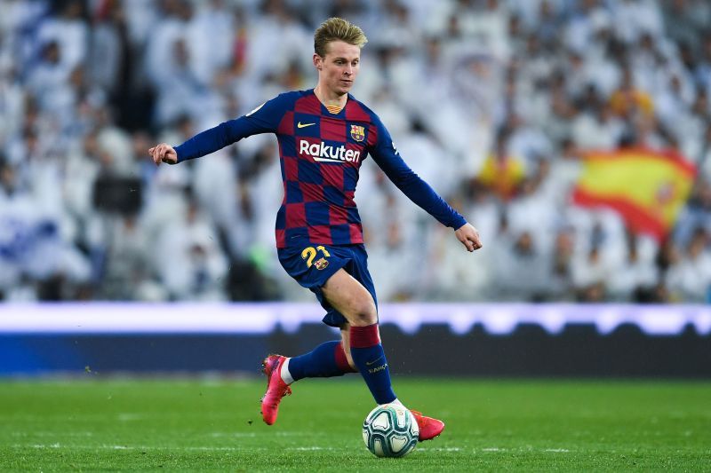 Frenkie de Jong in action for Barcelona