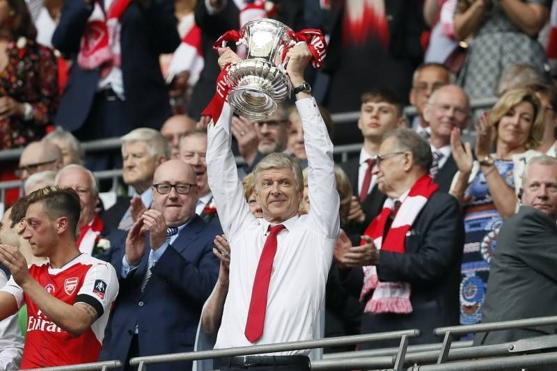 Wenger with the FA Cup after beating Chelsea 2-1 in the 2017 final