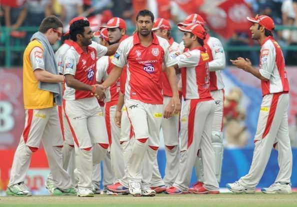 Praveen Kumar put the shackles on the RCB top-order