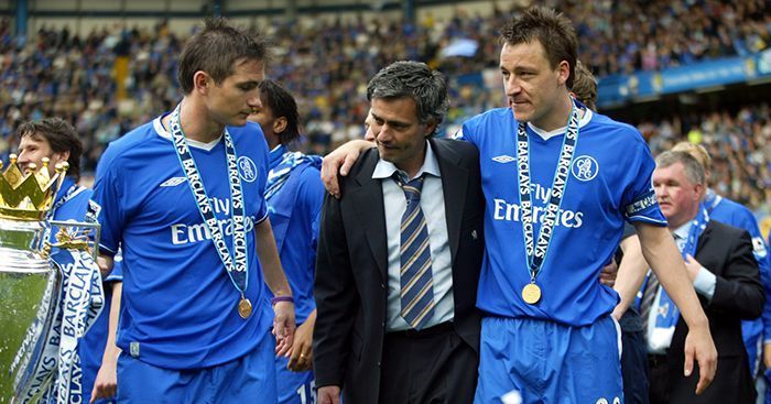 Mourinho celebrating the PL title with Chelsea legends Frank Lampard and John Terry