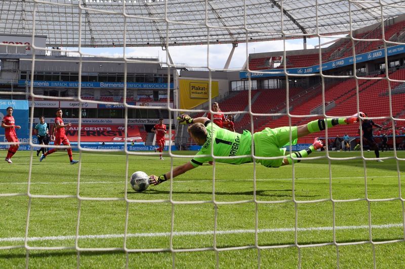 Hradecky could have had a stronger hand on Goretzka's shot