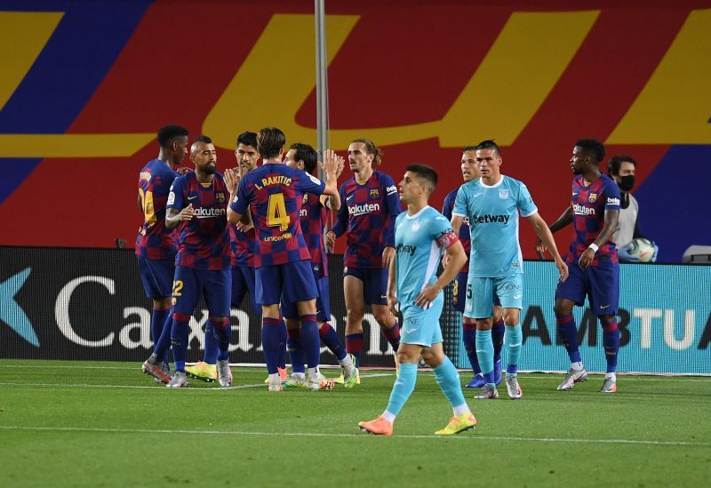 Lionel Messi was seen instructing his teammates against Leganes