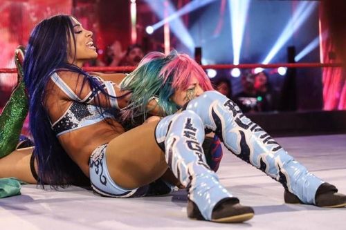 Asuka dueled with Sasha again last night on RAW.