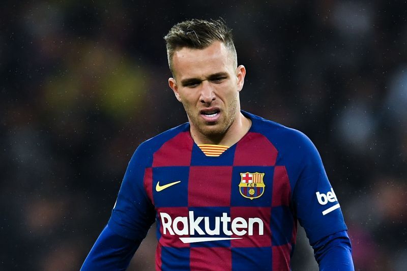 Barcelona midfielder Arthur looks set to join Juventus