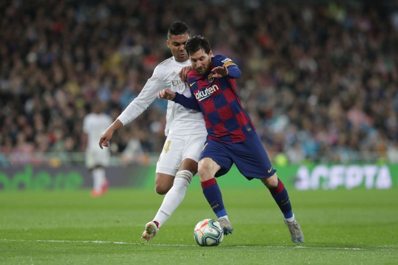 Casemiro and Lionel Messi fighting for the ball in the El Clasico
