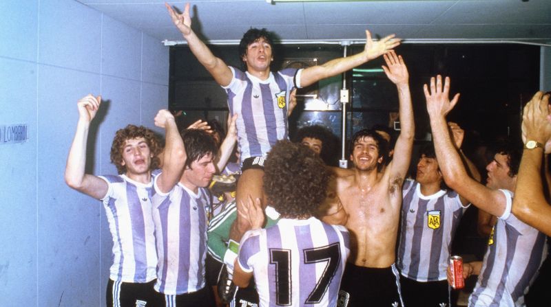 Diego Maradona (top) had the charisma and the personality of an ideal captain, although he had weaknesses in the other areas of his life.