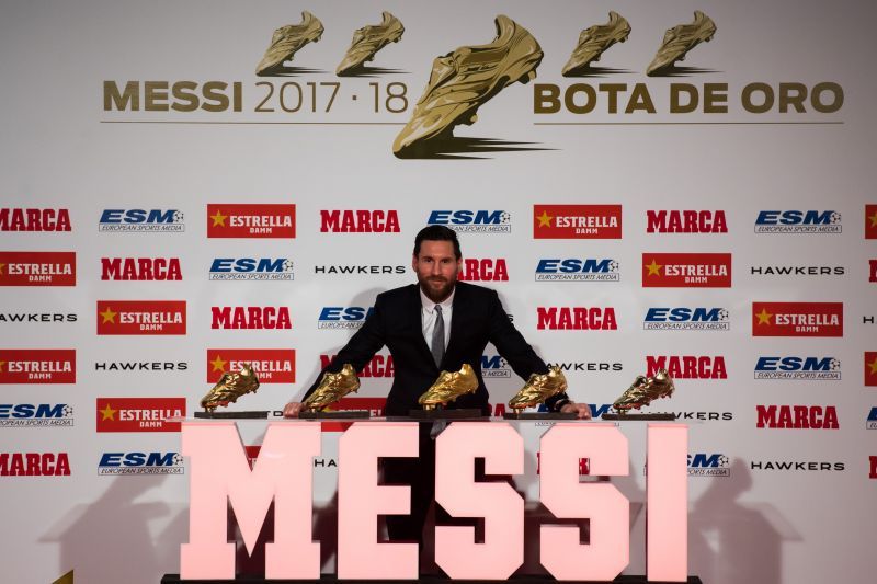 Lionel Messi receiving Golden Shoe award