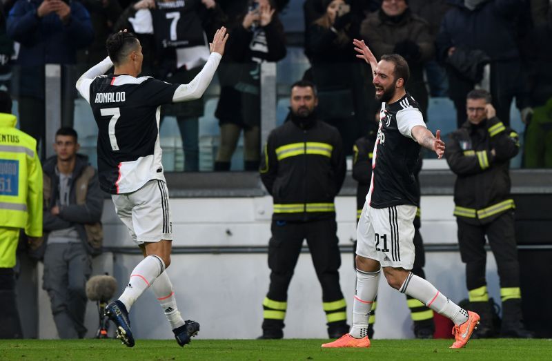 Cristiano Ronaldo and Gonzalo Higuain play together for Juventus