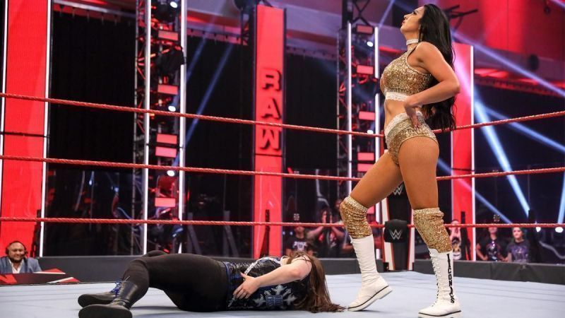 The IIconics could play the spoilsport in the Women's Tag Team title match this week on SmackDown.