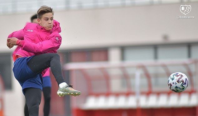 Barcelona look to complete the transfer of Rayo Vallecano's teenager, Fabian Luzzi