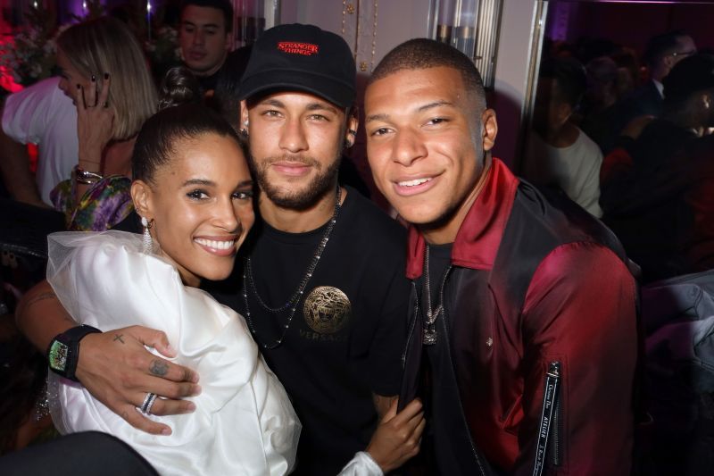Some critics believe that Neymar is having a negative influence on the young Kylian Mbappe. Here they are at a party.
