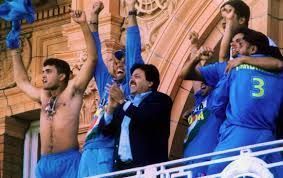 Sourav Ganguly waving his jersey in the Lord's balcony