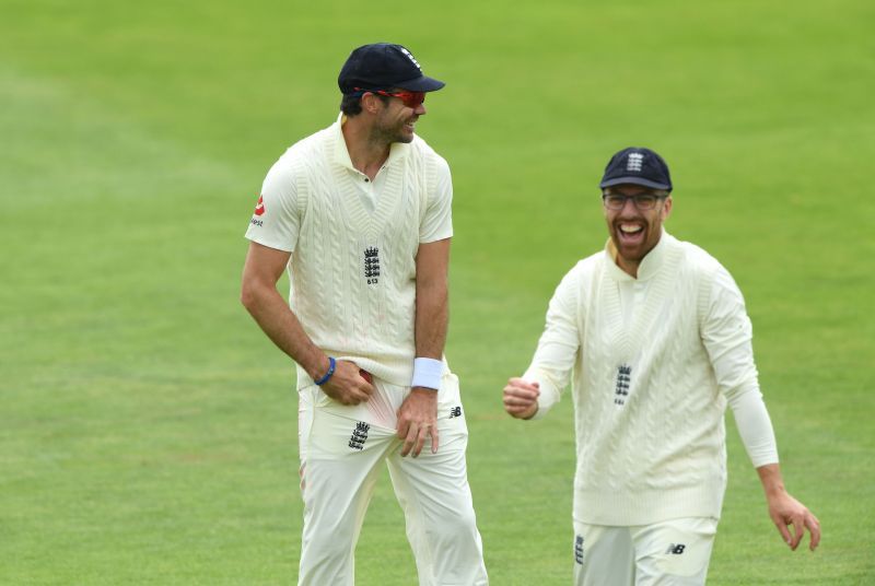 Anderson and Leach share a light moment