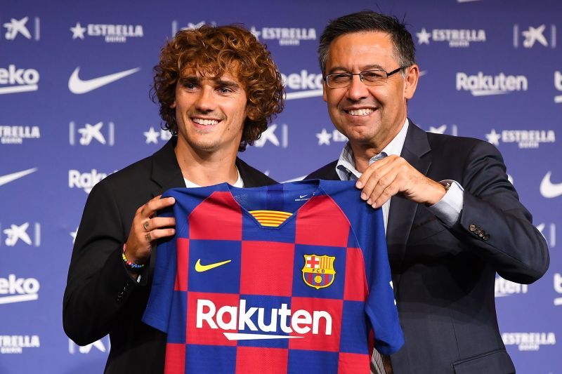 Barcelona president Josep Maria Bartomeu presenting Antoine Griezmann