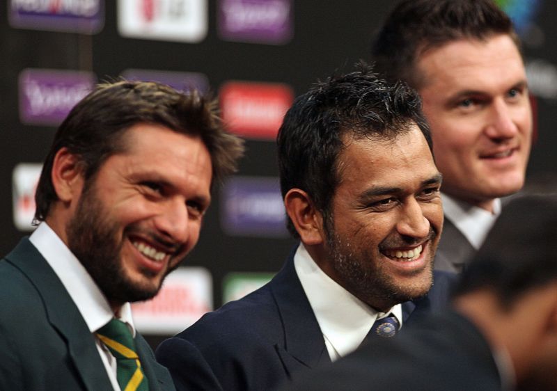 Shahid Afridi (left) showed great admiration for MS Dhoni as captain.