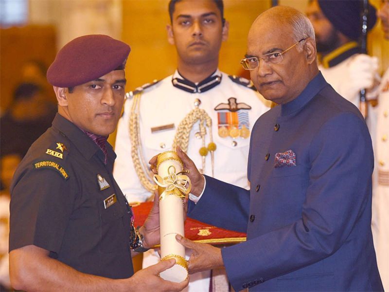 MS Dhoni receiving the Padma Bhushan in his army uniform