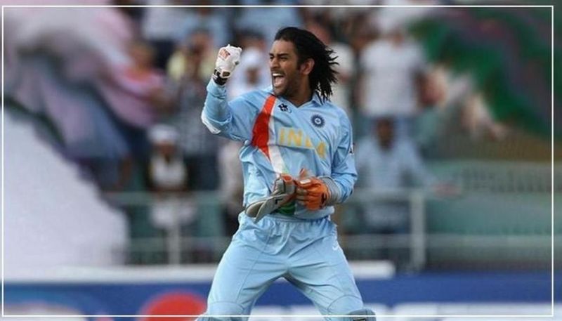 MS Dhoni celebrates the 2007 T20 WC win