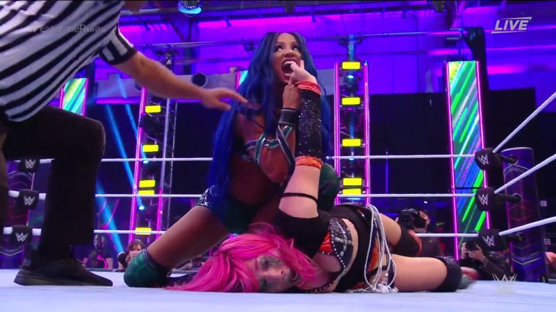 Sasha applies a finger lever to Asuka