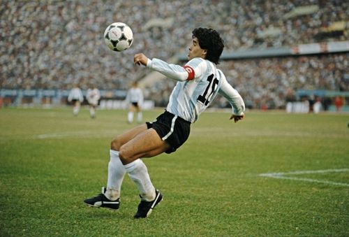 Diego Maradona epitomised the role of the enganche in the 1980s, a role that would later be taken up by Juan Roman Riquelme in the Argentina national team.