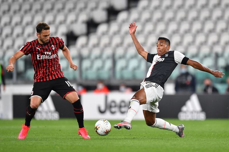 Juventus' Alex Sandro (R) put in a disappointing performance against AC Milan