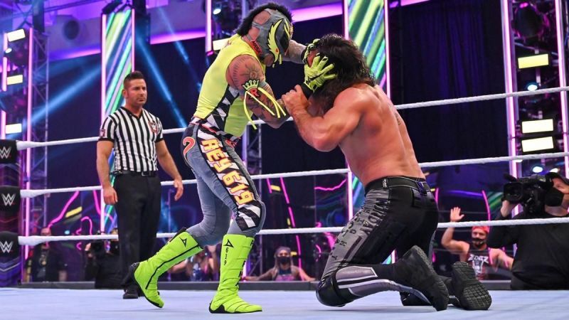 Rey attempts to take Seth&#039;s eye earlier in the match.