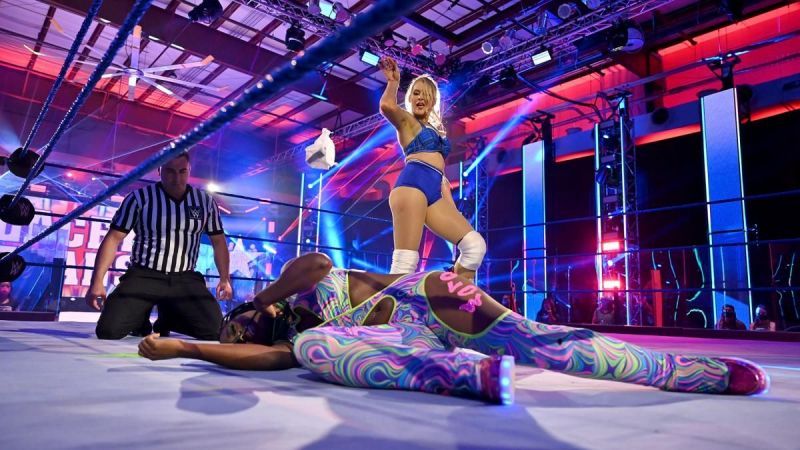 Lacey Evans vs Naomi on WWE SmackDown