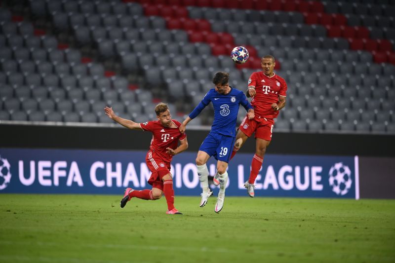 Joshua Kimmich and Thiago of Bayern Munich battle for possession with Chelsea&#039;s Mason Mount