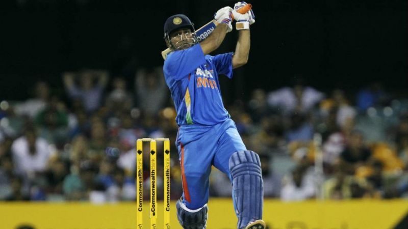 MS Dhoni's clever 44* helped India chase down 270 runs at Adelaide in 2012