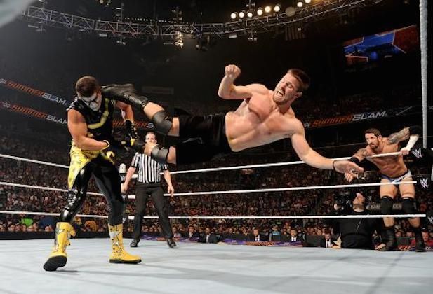 Stephen Amell wrestled at SummerSlam 2015