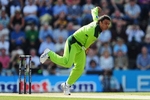 Shoaib Akhtar said Rahul Dravid playd against him easily