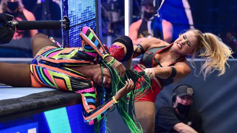 Naomi vs Lacey Evans on WWE SmackDown