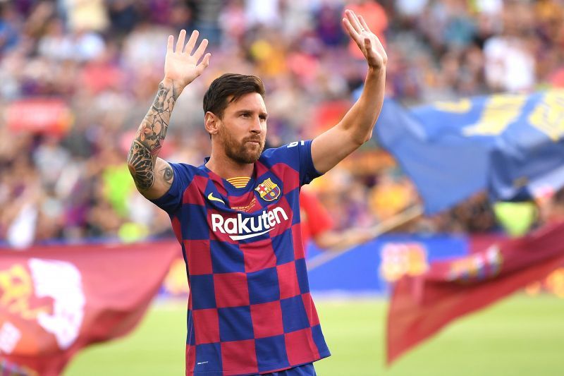 Lionel Messi of FC Barcelona waves to the crowd.