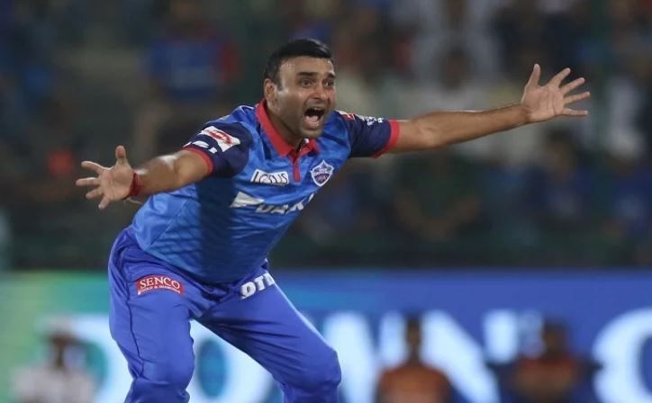 Amit Mishra in action for Delhi Capitals