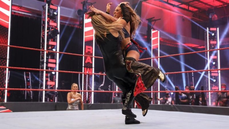 Mickie James vs Natalya