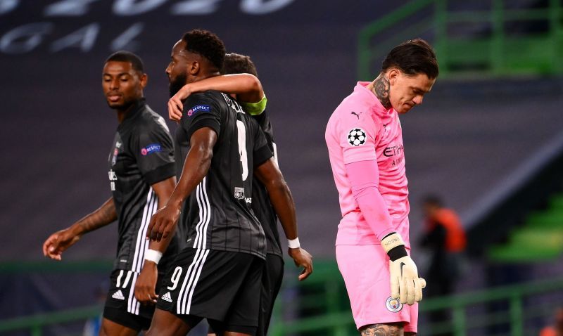 Dembele celebrates with his teammates after scoring Lyon&#039;s 3rd goal of the night