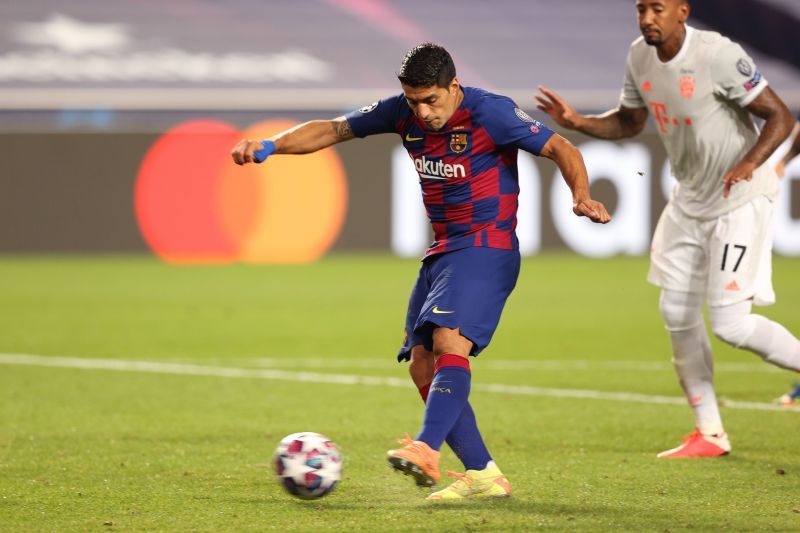 Luis Suarez of Barcelona scores his team&#039;s second goal against Bayern Munich