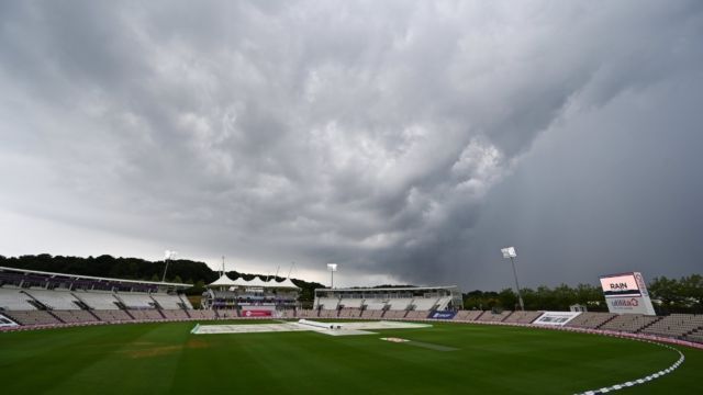 Pictures from Ageas Bowl when rain stopped play