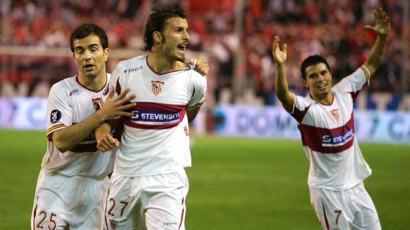 Antonio Puerta (centre), who scored the winner for Sevilla in the penalty shootout, passed away the next year.
