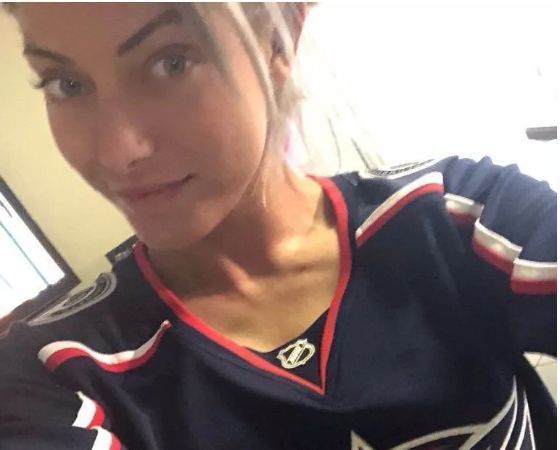 Go Bluejackets Go! Alexa has often be seen cheering for her hometown team. Photo: Twitter