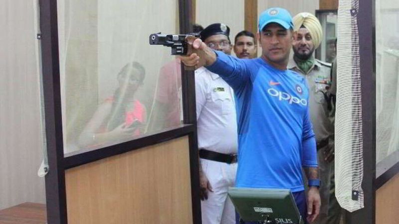 MS Dhoni at Kolkata Police Training School in 2017. Credits: DNA India